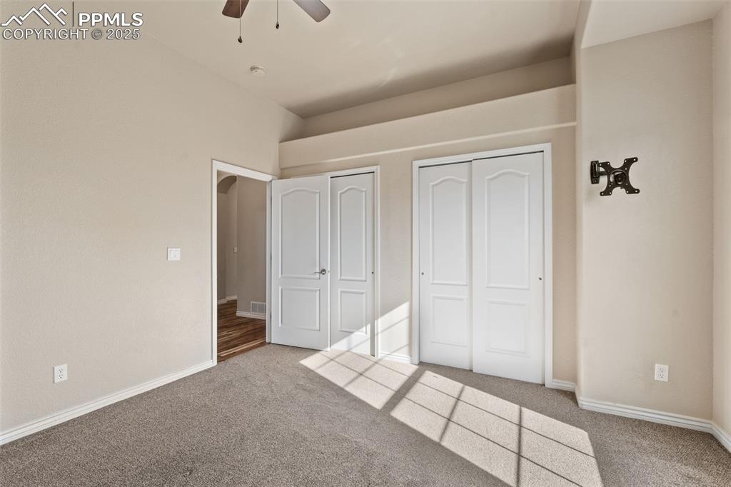 Image 28 of 50: Bedroom