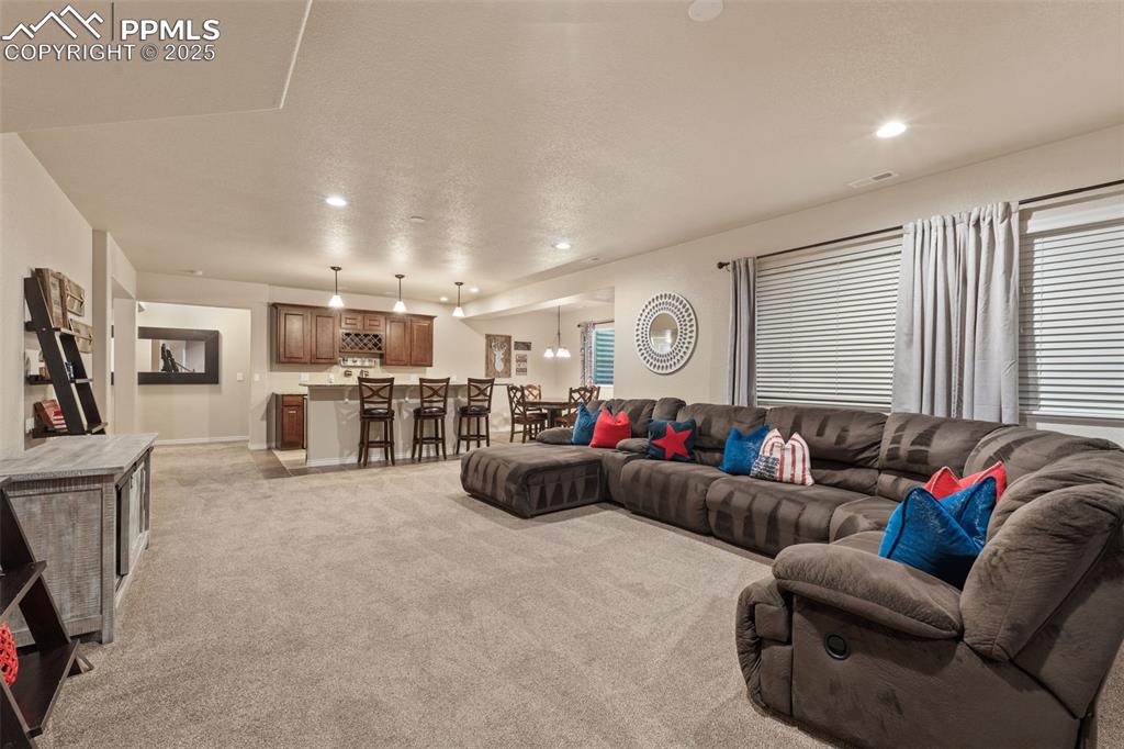 Image 31 of 50: Living Room