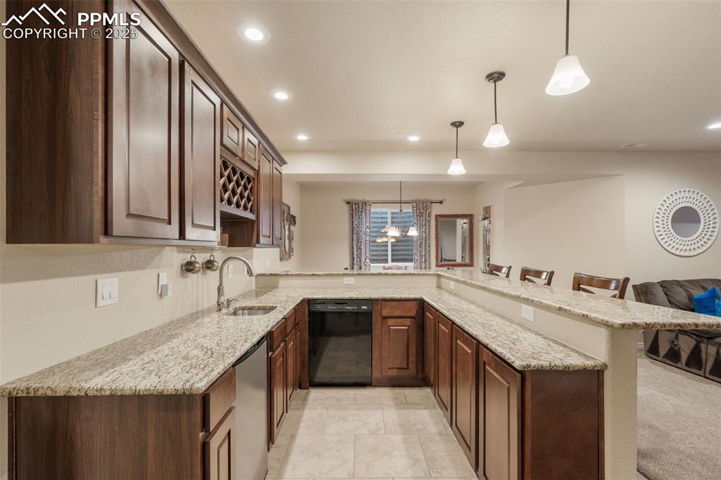 Image 34 of 50: Kitchen