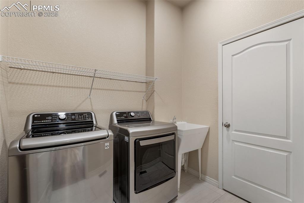 Image 46 of 50: Laundry