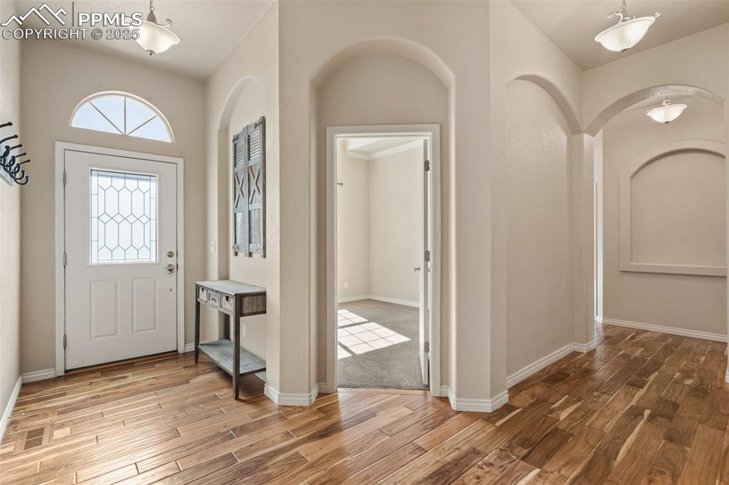 Image 5 of 50: Entry