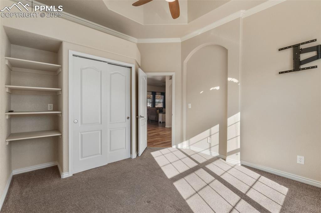 Image 7 of 50: Bedroom