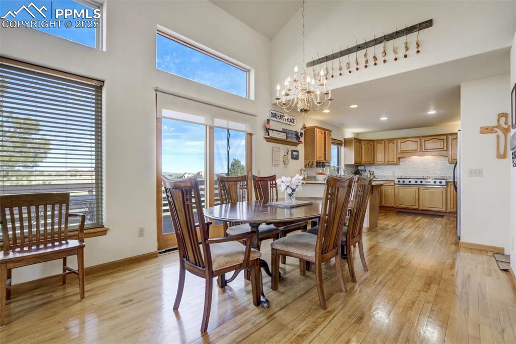 Image 11 of 49: Dining Area