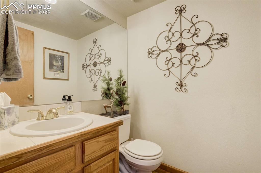 Image 17 of 49: Bathroom