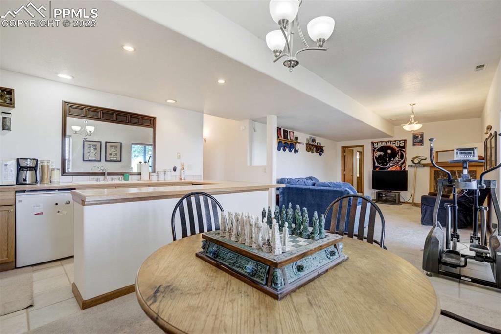 Image 37 of 49: Dining Area