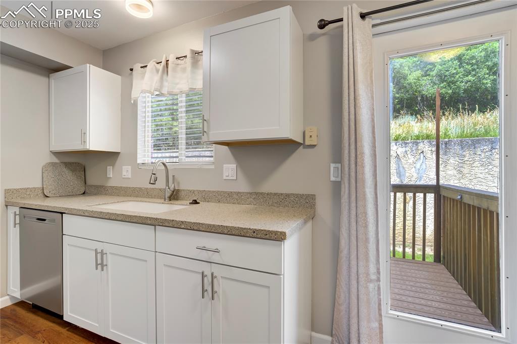 Image 11 of 47: Kitchen