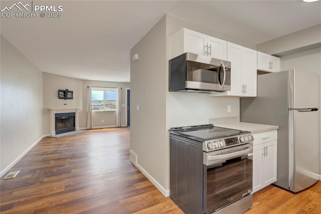Image 8 of 47: Kitchen