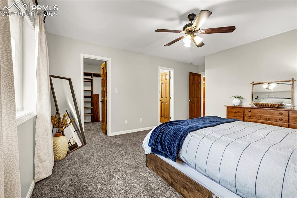 Image 14 of 42: Bedroom