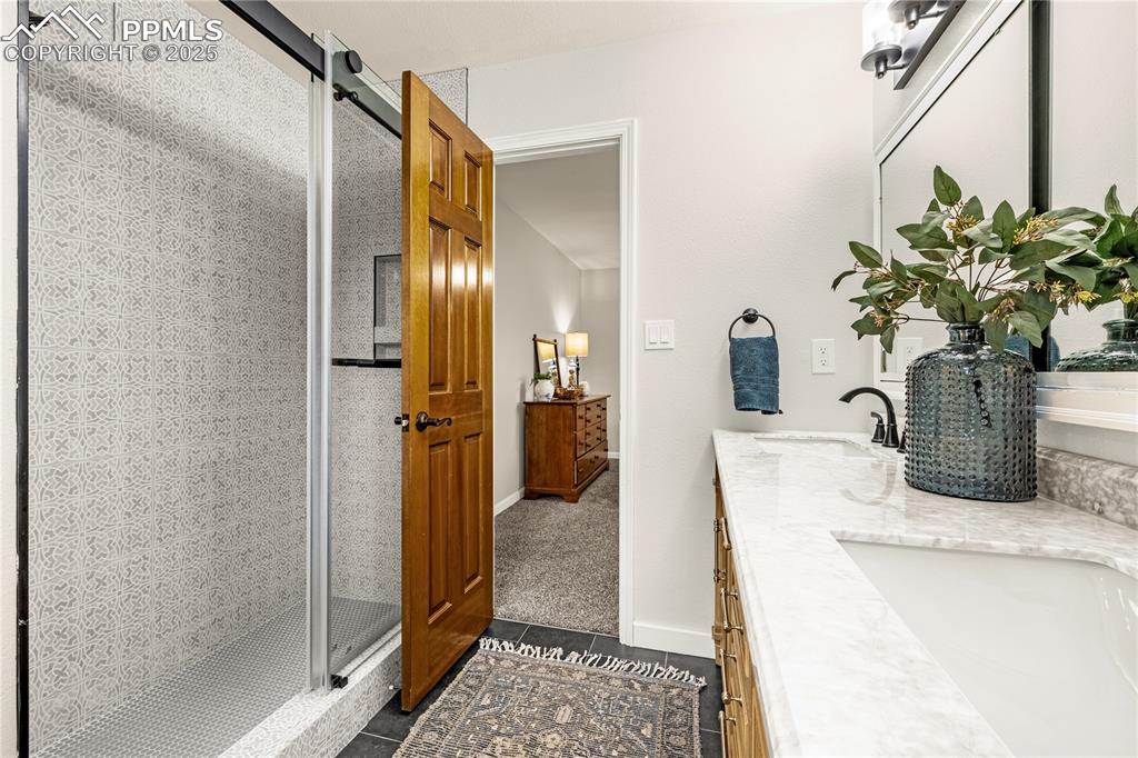 Image 16 of 42: Bathroom