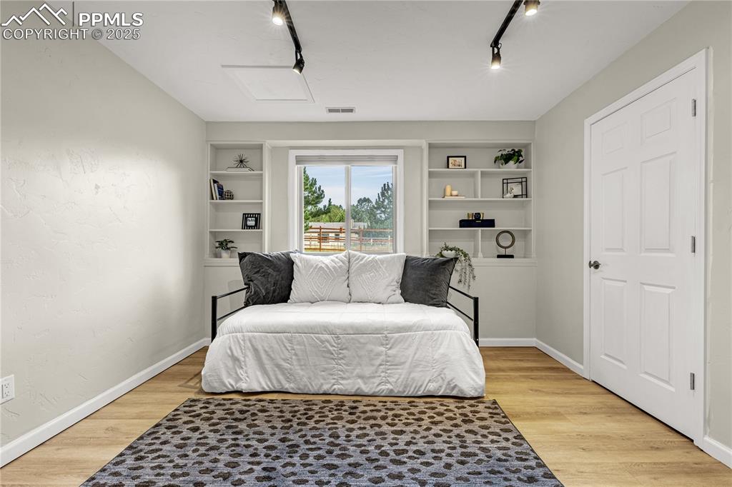 Image 23 of 42: Bedroom