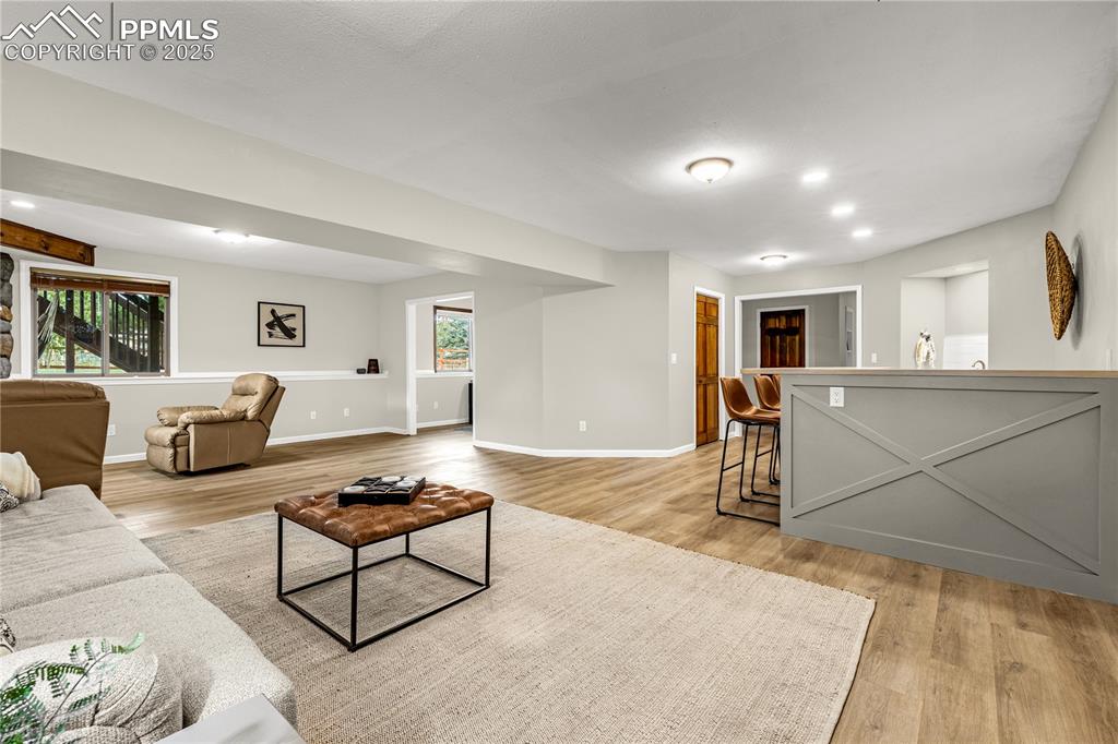 Image 25 of 42: Living Room