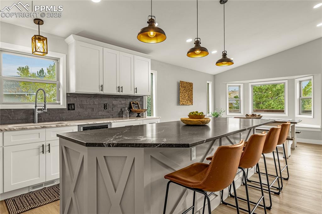 Image 5 of 42: Kitchen