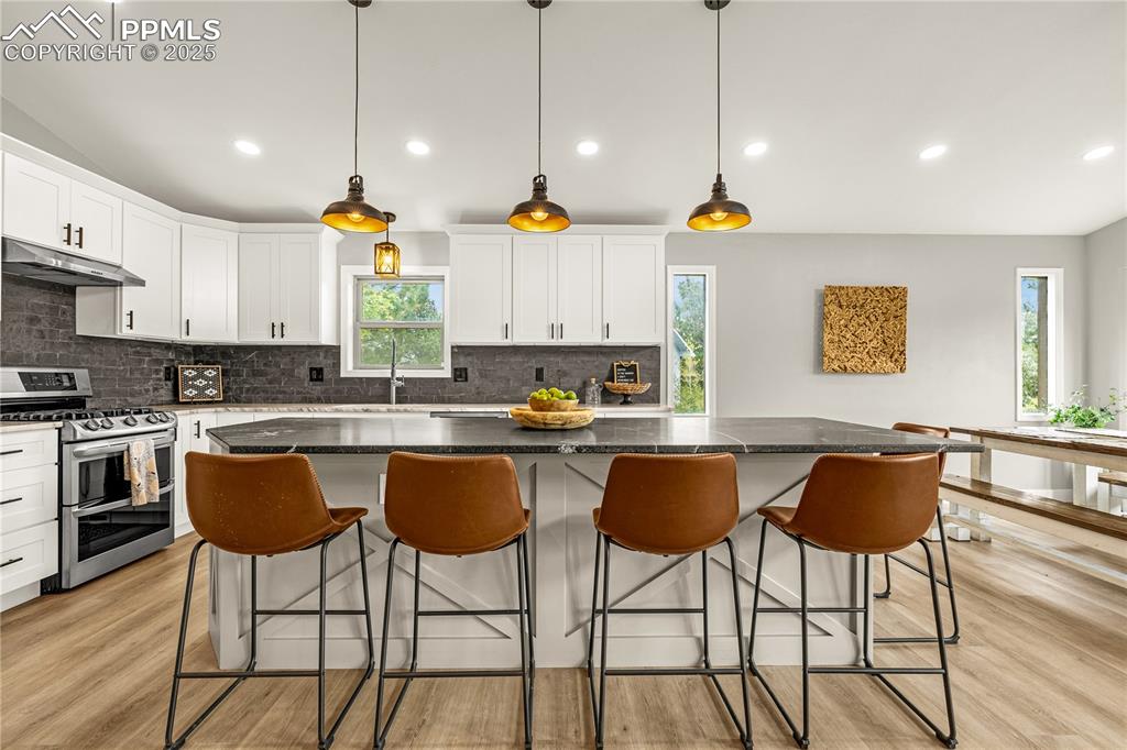 Image 6 of 42: Kitchen