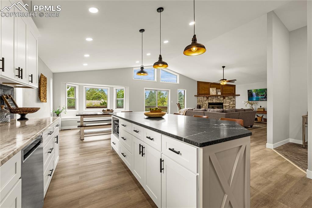 Image 7 of 42: Kitchen