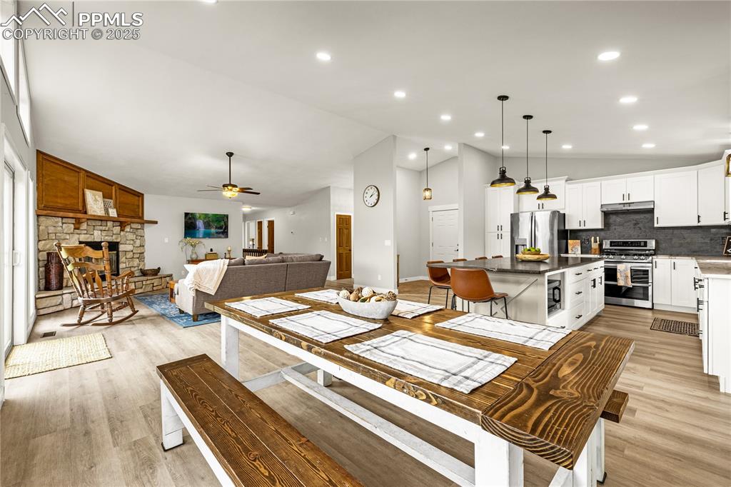 Image 8 of 42: Dining Area