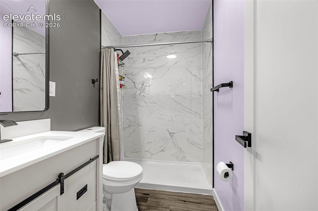 Image 15 of 39: Bathroom