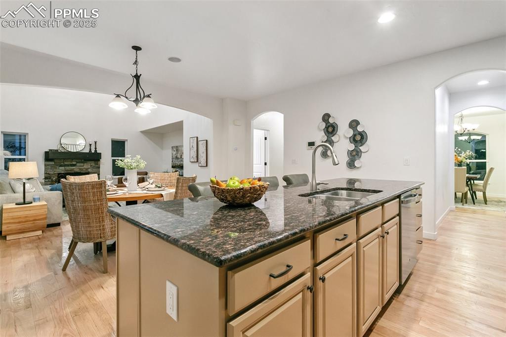 Image 14 of 43: Kitchen