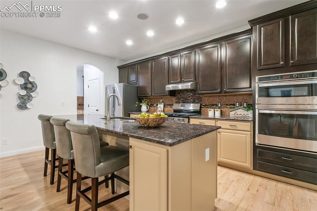 Image 15 of 43: Kitchen