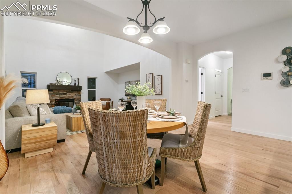 Image 16 of 43: Dining Area