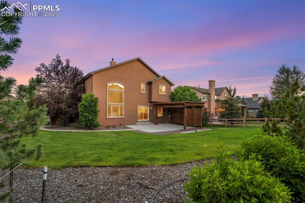 Image 4 of 43: Back of Structure