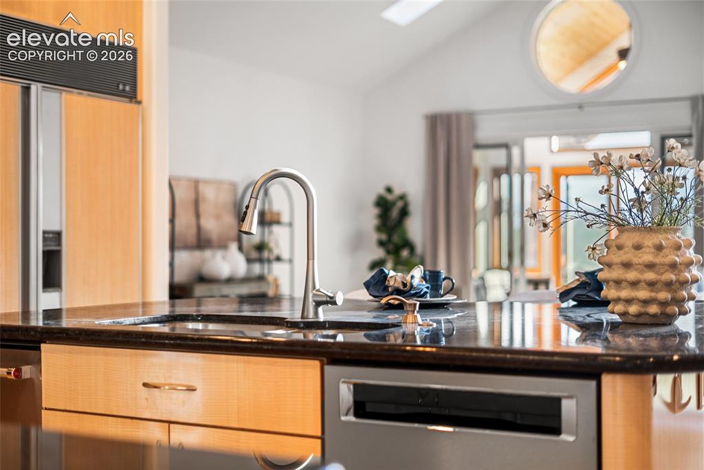 Image 10 of 33: Kitchen