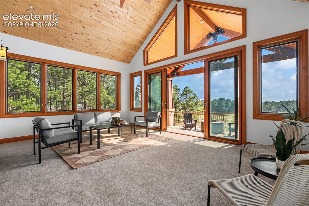 Image 19 of 33: Sun Room