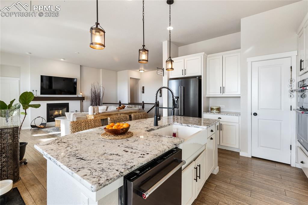 Image 11 of 47: Kitchen