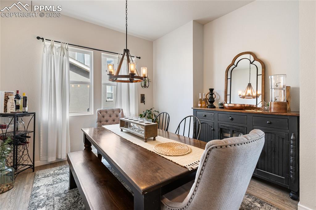 Image 19 of 47: Dining Room