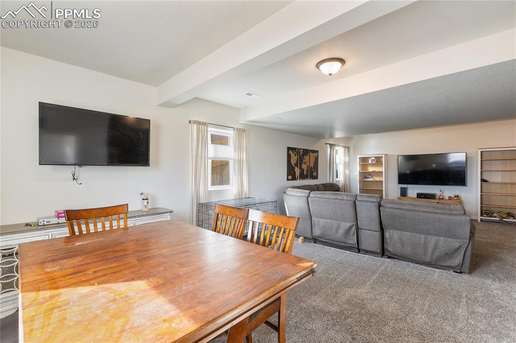 Image 34 of 47: Dining Area