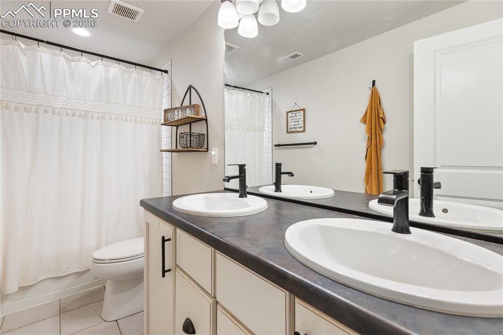 Image 35 of 47: Basement bath