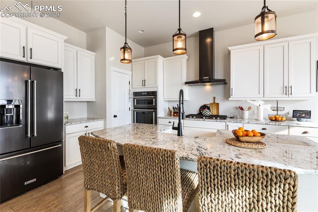 Image 9 of 47: Huge kitchen