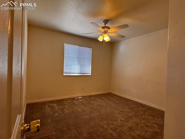 Image 7 of 13: Bedroom