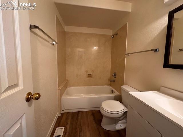 Image 9 of 13: Bathroom