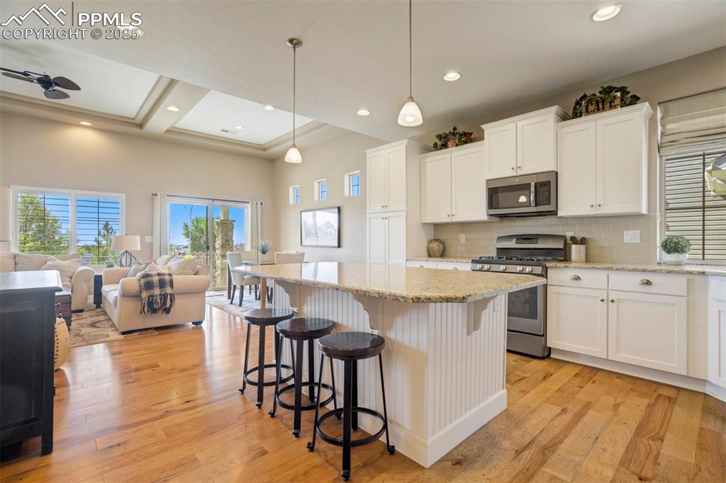 Image 10 of 48: Kitchen