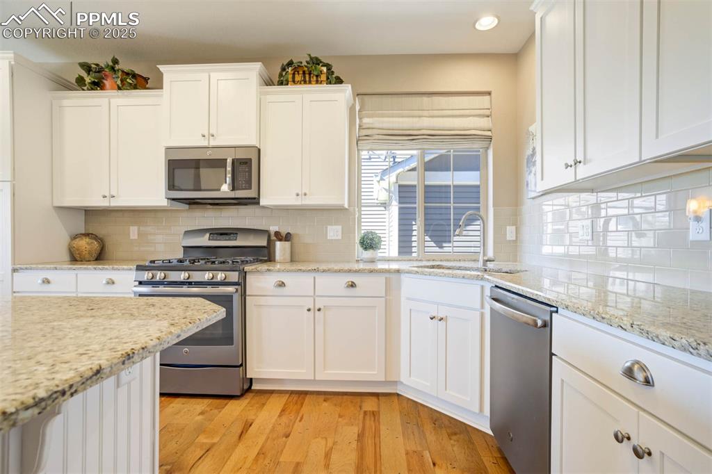 Image 11 of 48: Kitchen