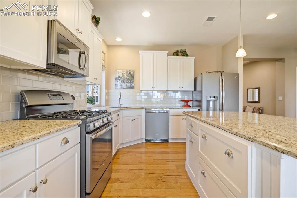 Image 14 of 48: Kitchen