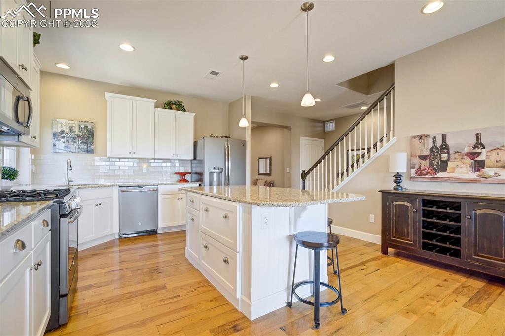 Image 15 of 48: Kitchen