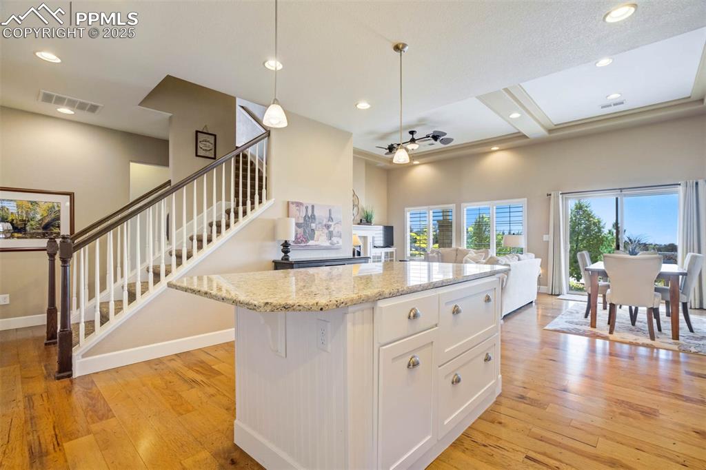 Image 17 of 48: Kitchen