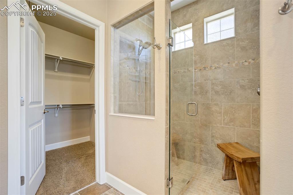 Image 28 of 48: Bathroom