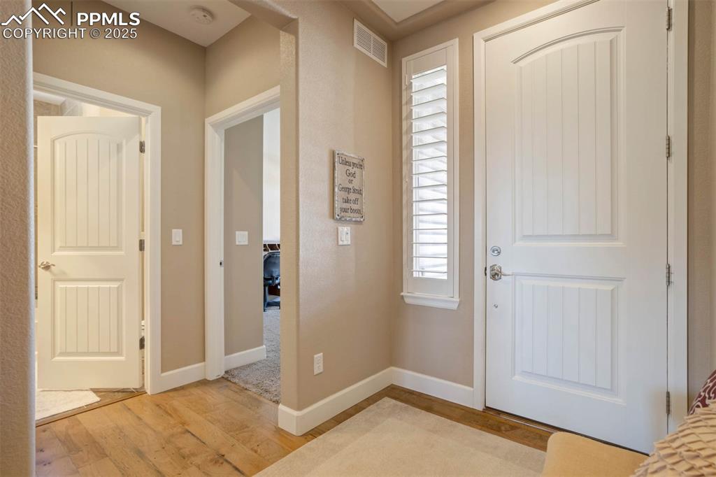 Image 31 of 48: Entry