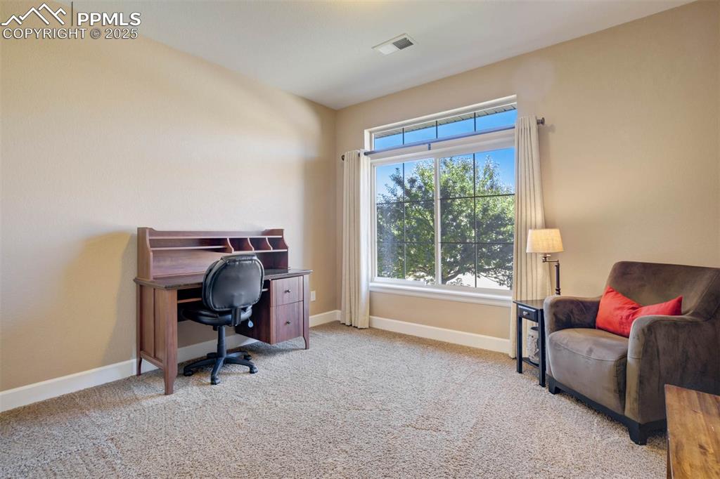 Image 32 of 48: Office