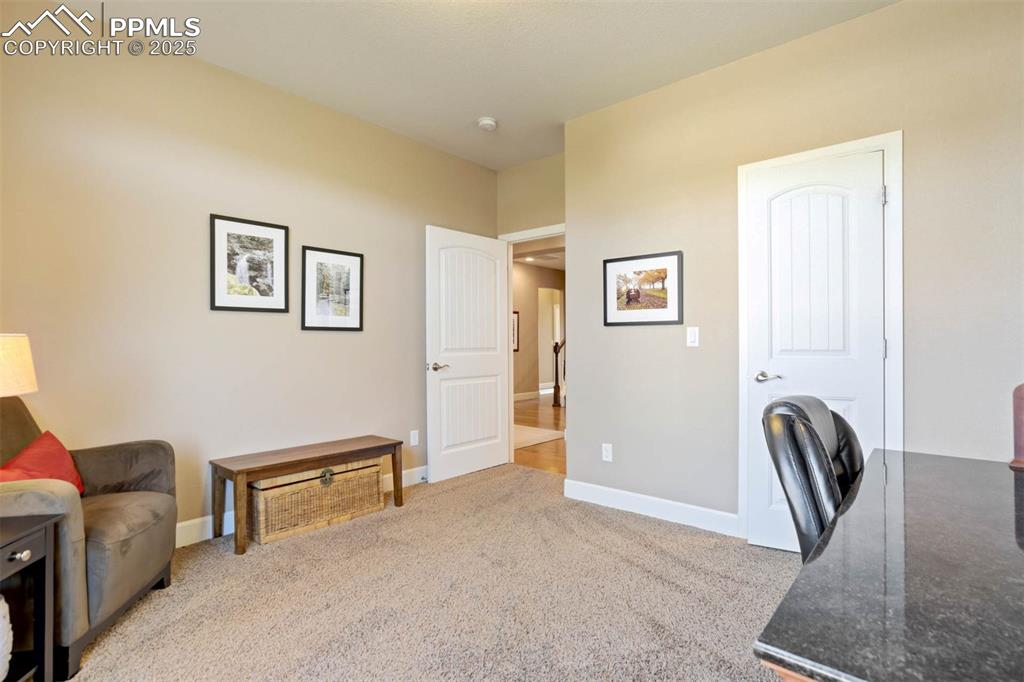 Image 33 of 48: Office