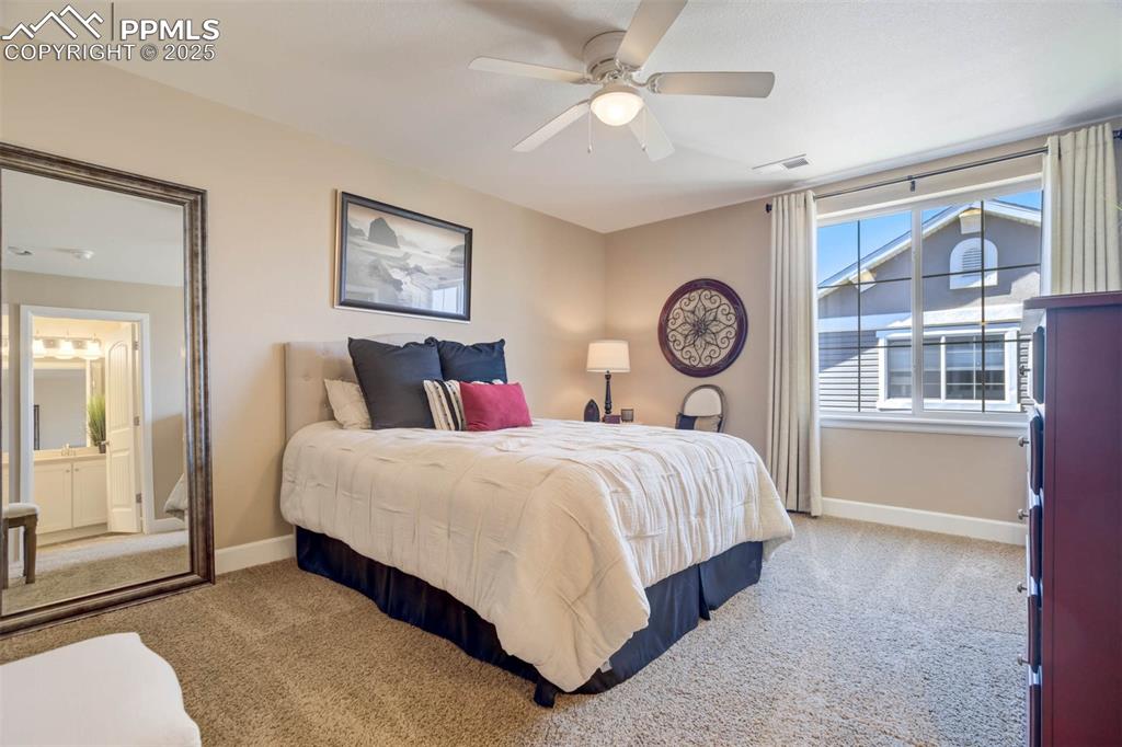 Image 41 of 48: Bedroom