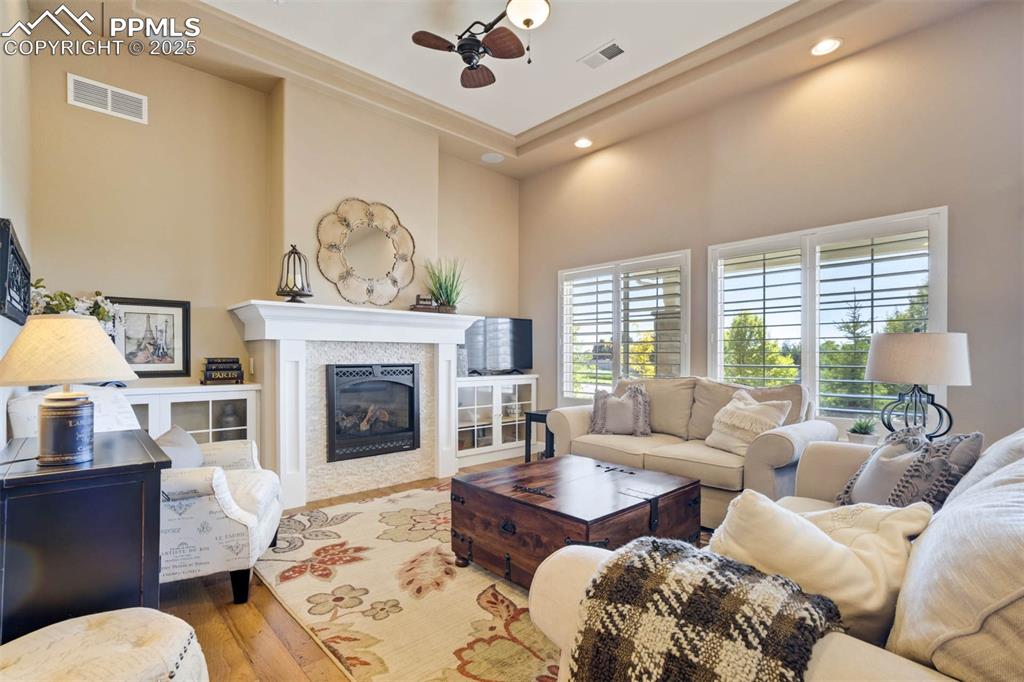 Image 7 of 48: Living Room