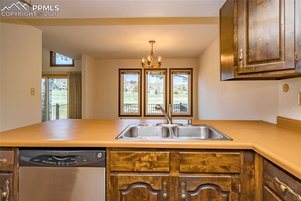 Image 10 of 43: Kitchen