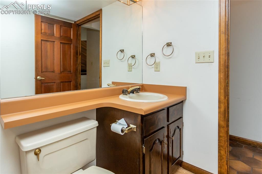 Image 35 of 43: Bathroom