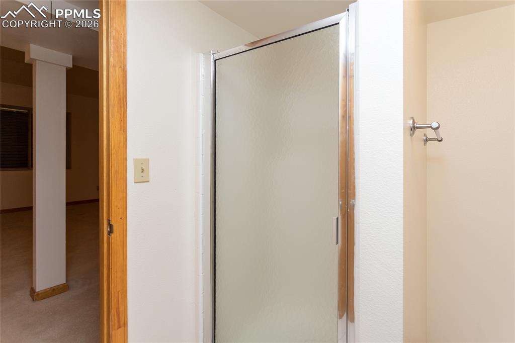 Image 37 of 43: Bathroom