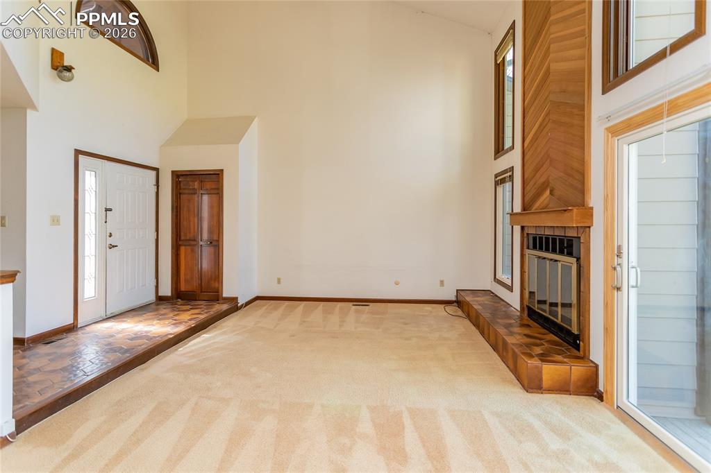 Image 4 of 43: Entry