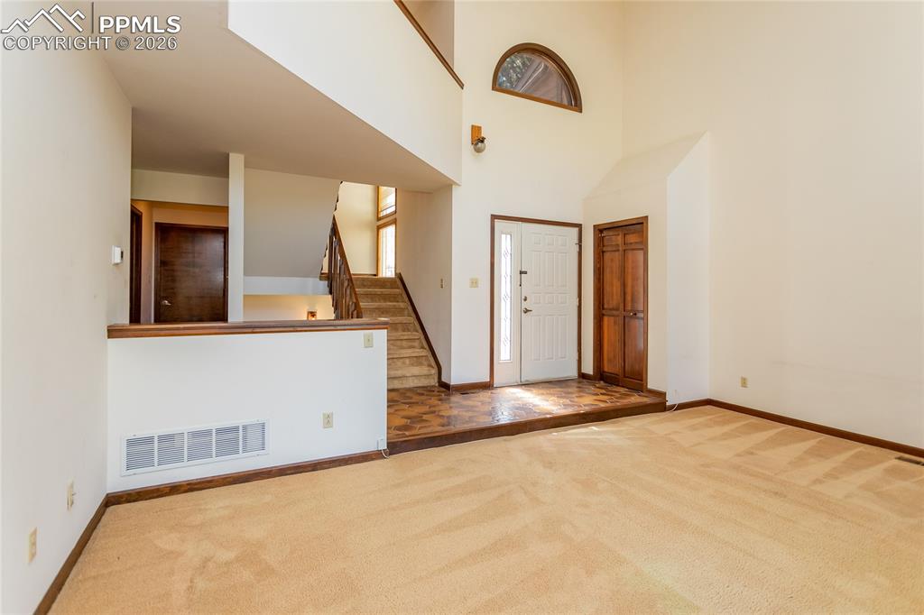 Image 7 of 43: Entry