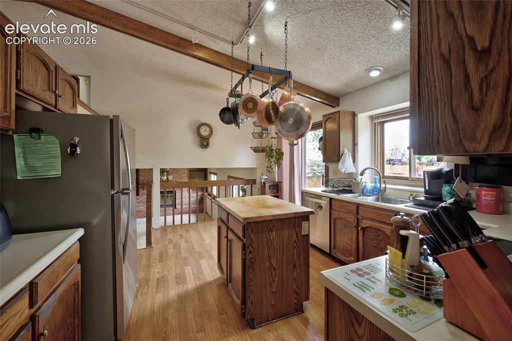 Image 9 of 38: Kitchen